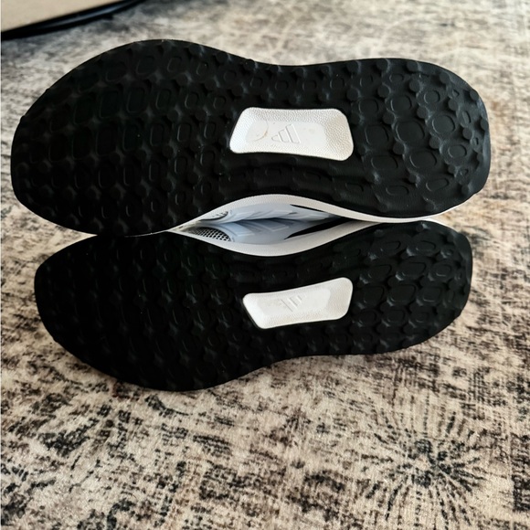 Brand new adidas Ultraboost sneakers size M7/W8.5 - Picture 5 of 6